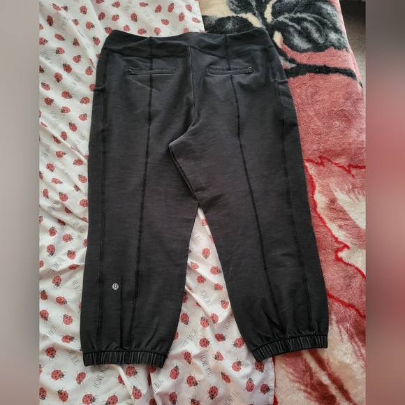Lululemon crop pants, size 10. - Picture 9 of 16